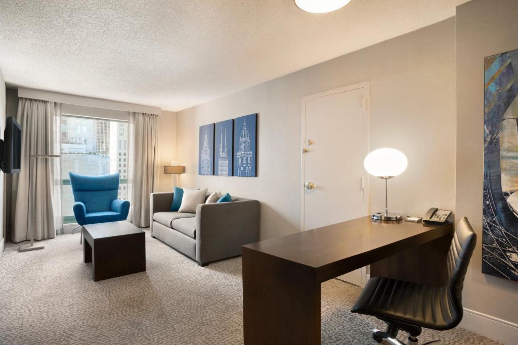 Hilton Chicago Magnificent Mile Suites photo