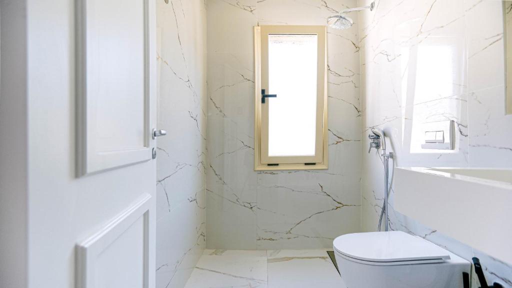 Luxury Central Suite 1 (3min Beach) - Image 8