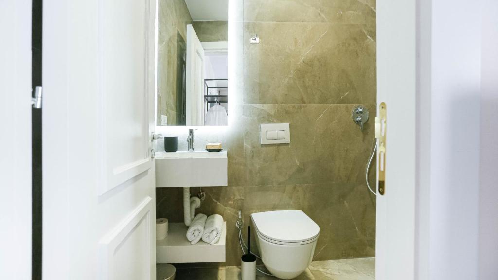 Luxury Central Suite 2 (3min Beach) - Image 3
