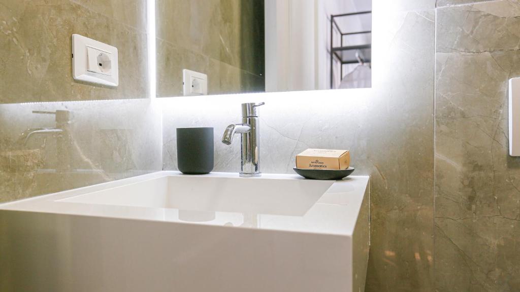 Luxury Central Suite 2 (3min Beach) - Image 8