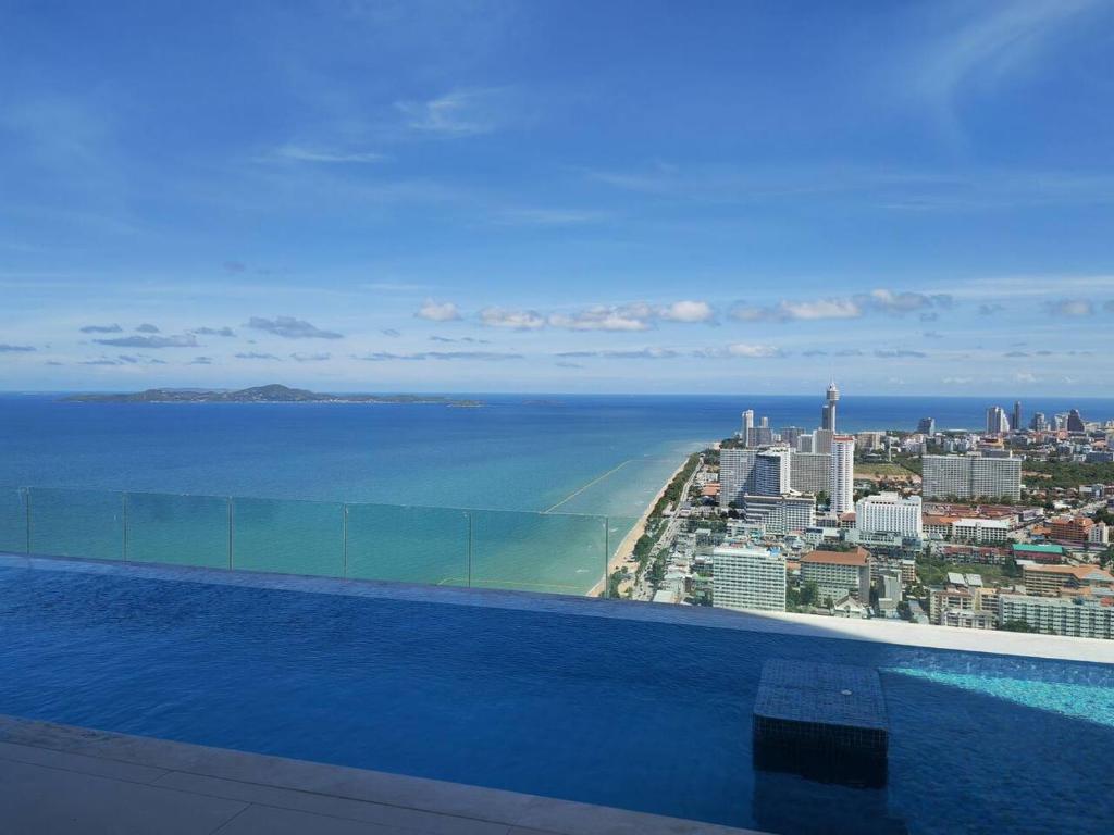Gallery image of Copacabana五星级豪华海景公寓#芭提雅最高无边泳池#蜜月必选 in Na Jomtien