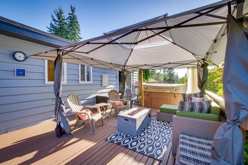 Edmonds Retreat with Private Hot Tub and Backyard!, Edmonds Updated