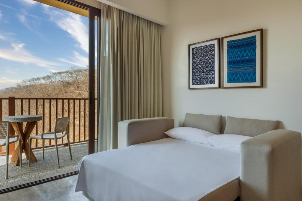 Habitación Estándar — balcón con vista a jardines, montaña o mar