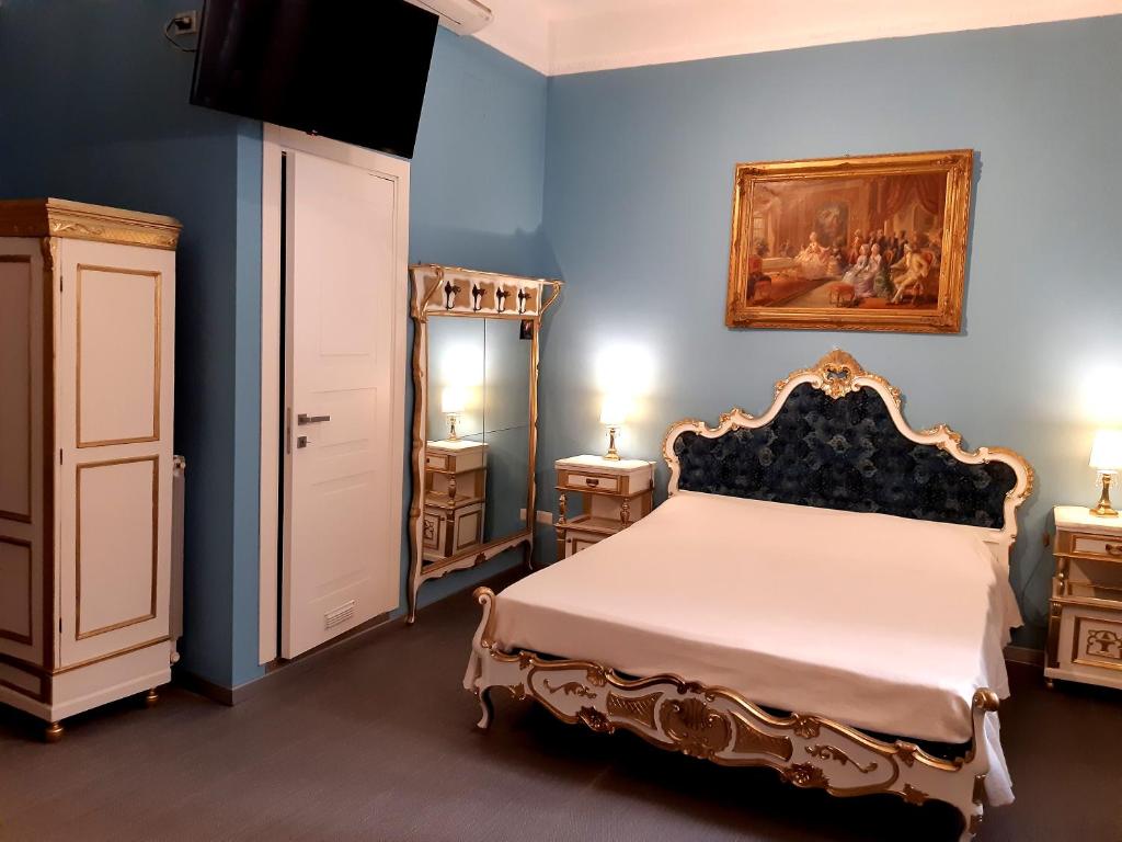 a bedroom with a bed and a painting on the wall at Affittacamere Girasole in Trieste