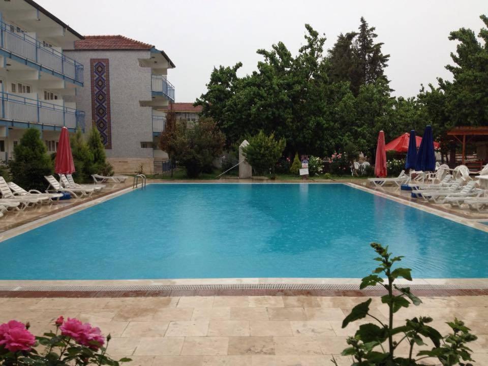 Bazén v ubytování Uyum Hotel nebo v jeho okolí