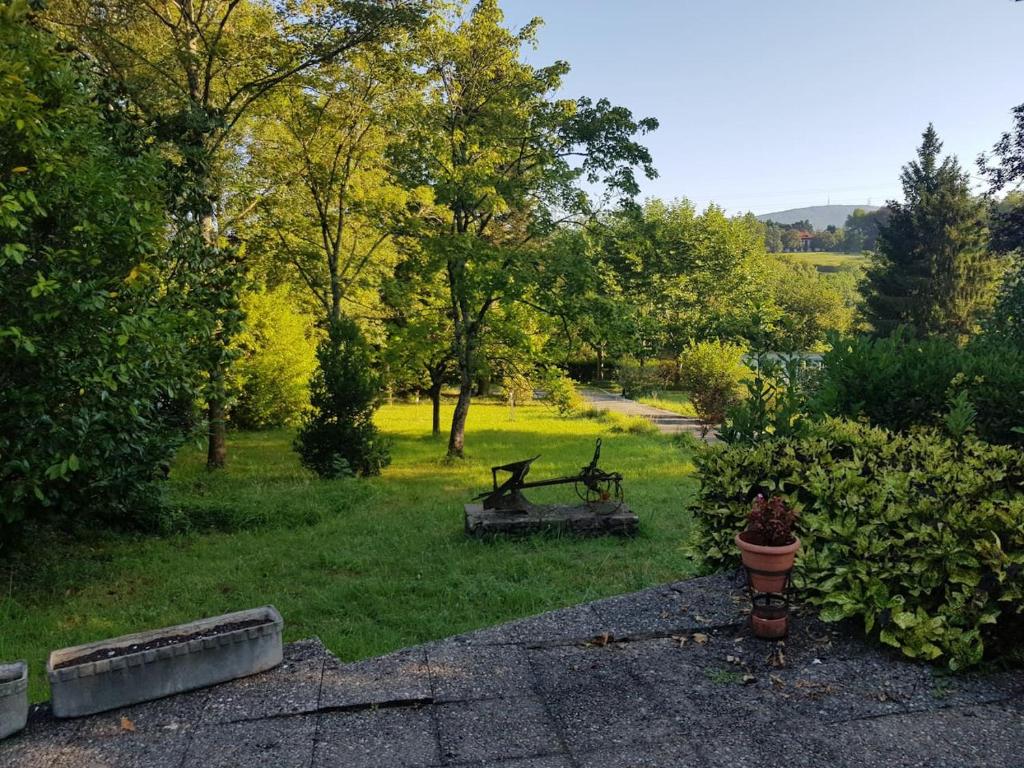 Zahrada ubytování Casa Lekutxoa con amplio jardín cerca de San Sebastián