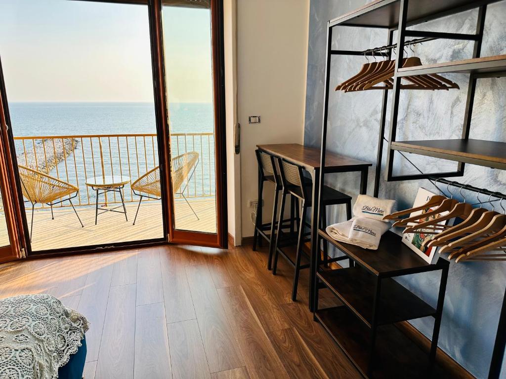 BluMare ArtHouse - 12