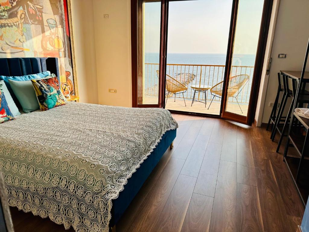 BluMare ArtHouse - 13