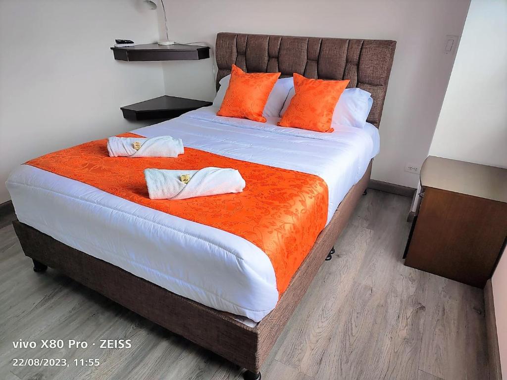 Postel nebo postele na pokoji v ubytování Hotel Kristal Ferial
