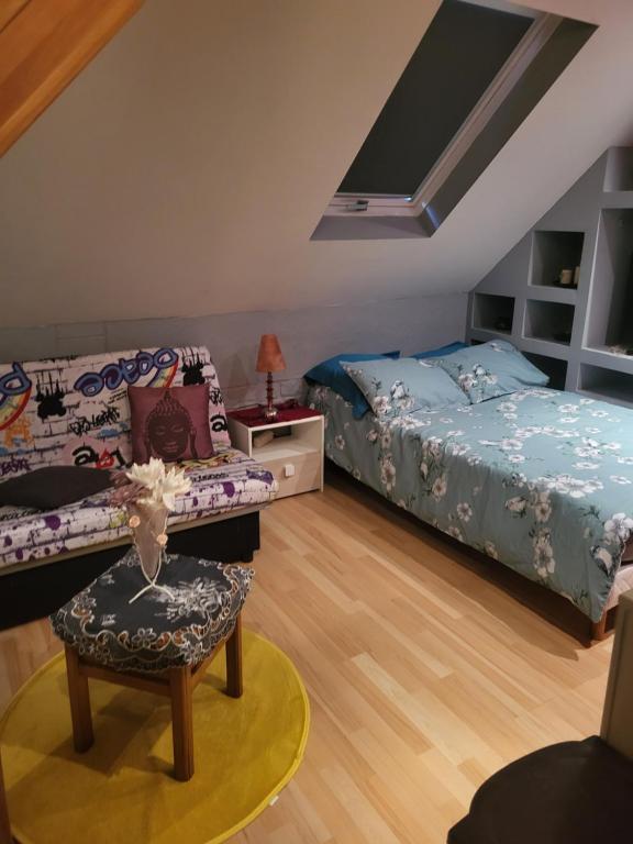 Postel nebo postele na pokoji v ubytování Chambres de Fabienne