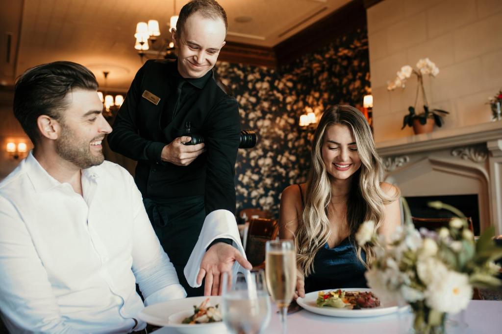 Oak Bay Beach Hotel - Resim 12