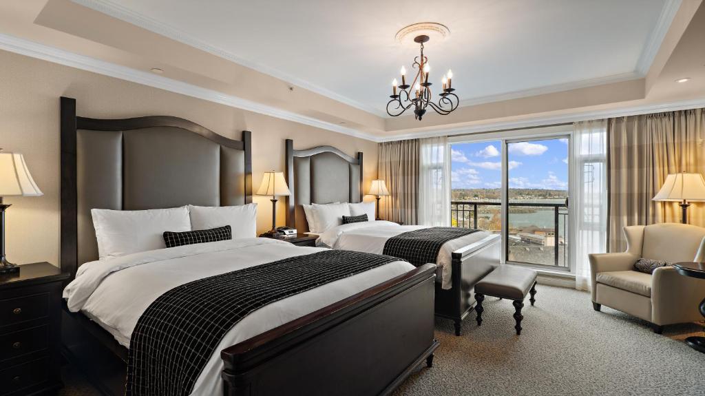 
Guest Room, Partial Ocean View, Double Queen
