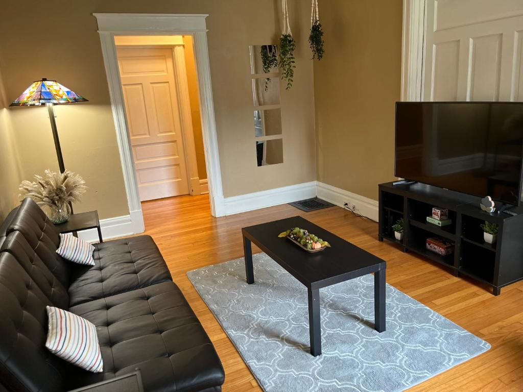 a living room with a couch and a coffee table at Flat at Forest Park - Walk or Bike to Zoo! in Benton