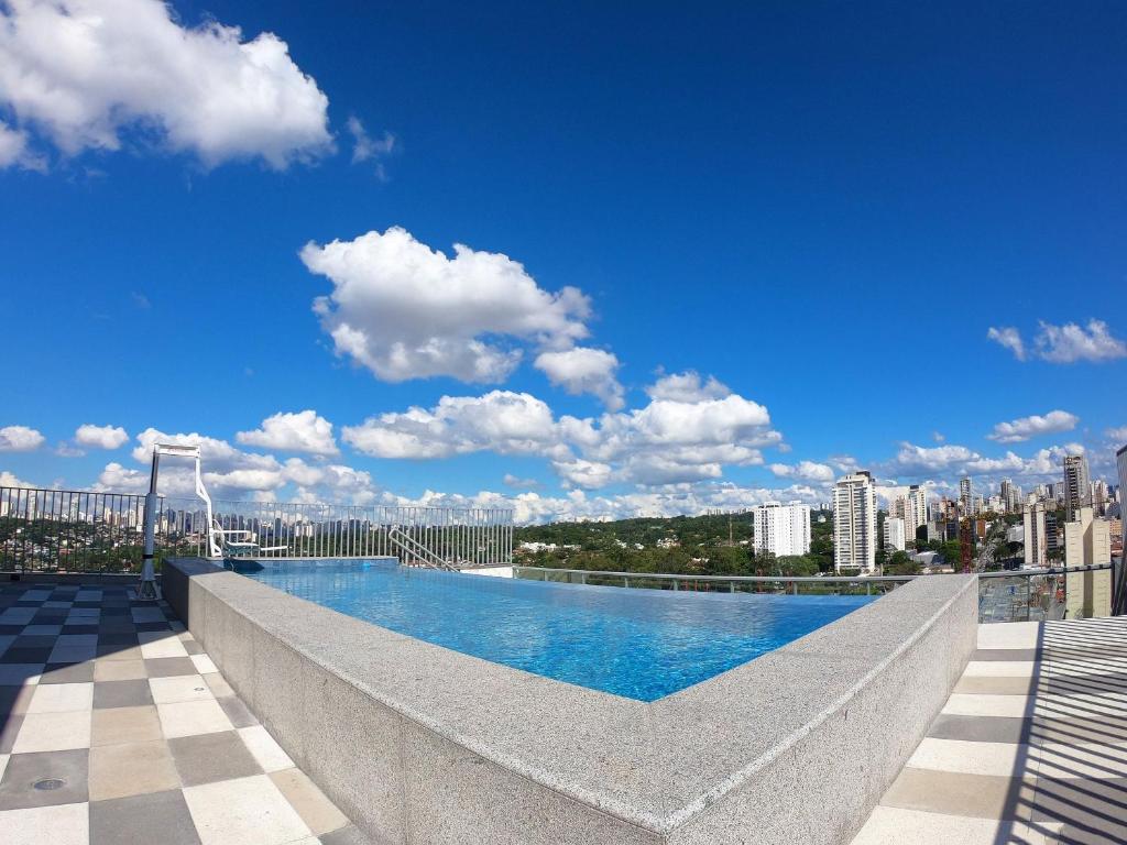 a swimming pool on the roof of a building at BookSampa Be Urban próximo ao Metro Brooklin in Sao Paulo