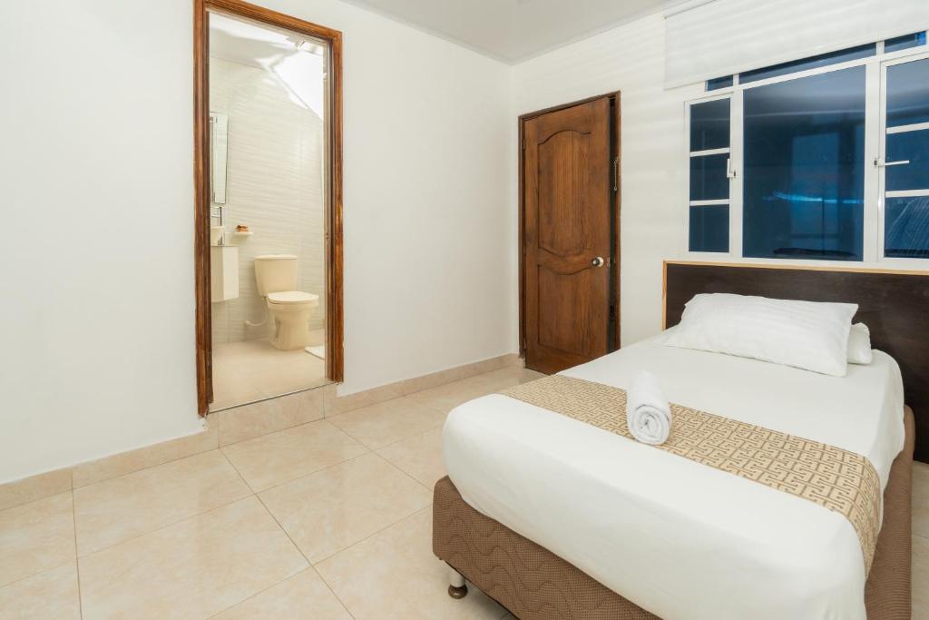 Postel nebo postele na pokoji v ubytování Hotel Americas San Andres Islas Colombia