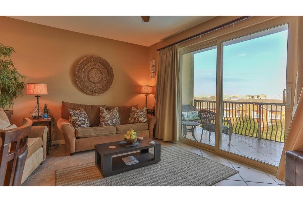 Ein Balkon oder eine Terrasse in der Unterkunft Beach Resort 507 - Great Views Beautiful Decor Zero Entry Pool