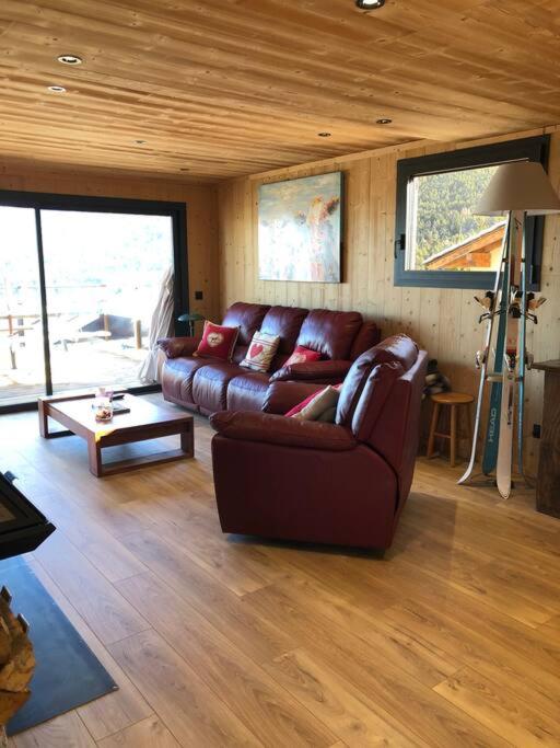 a living room with a couch and a table at Chalet au pied des pistes du Cambre d Aze in Saint-Pierre-dels-Forcats