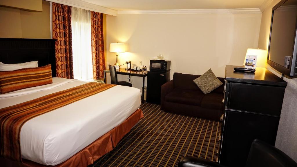 Postel nebo postele na pokoji v ubytování The Wilshire Grand Hotel