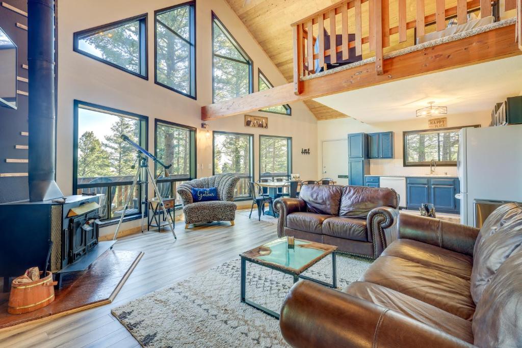 Stylish Angel Fire Cabin with Deck 2 Mi to Ski Mtn, Angel Fire