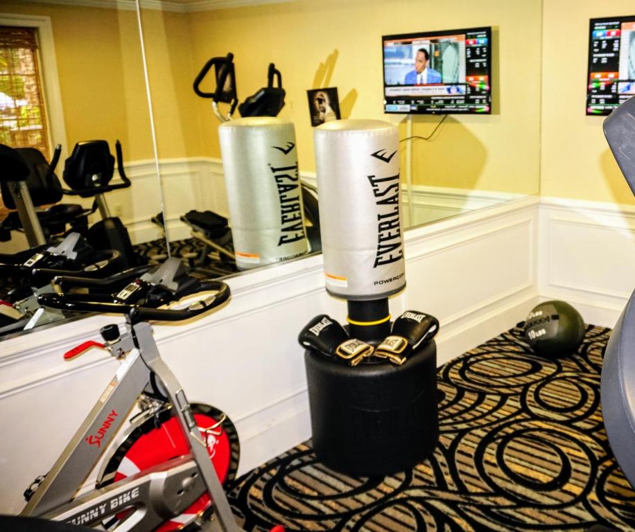Fitness centrum a/nebo fitness zařízení v ubytování The Wilshire Grand Hotel