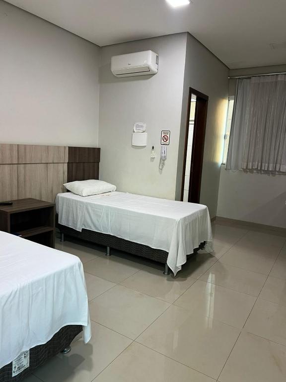 Hotel PetroShop - Habitación Gemela Con Baño Privado