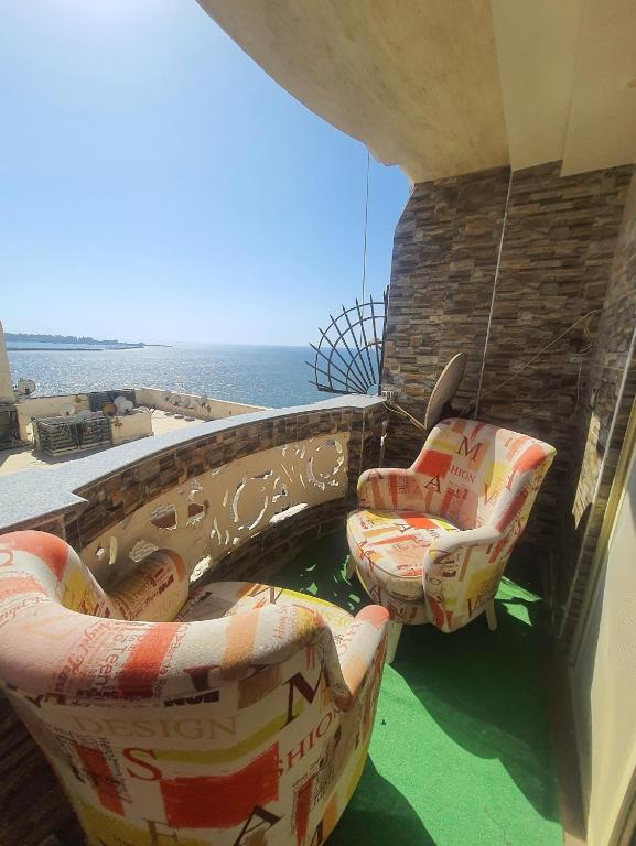 sew view 3 bedrooms 2 toilets 3 air conditioners 2 stand fans, Alexandria (updated prices 2024)