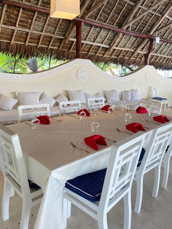 Restaurace v ubytování Kilili Baharini Resort & Spa