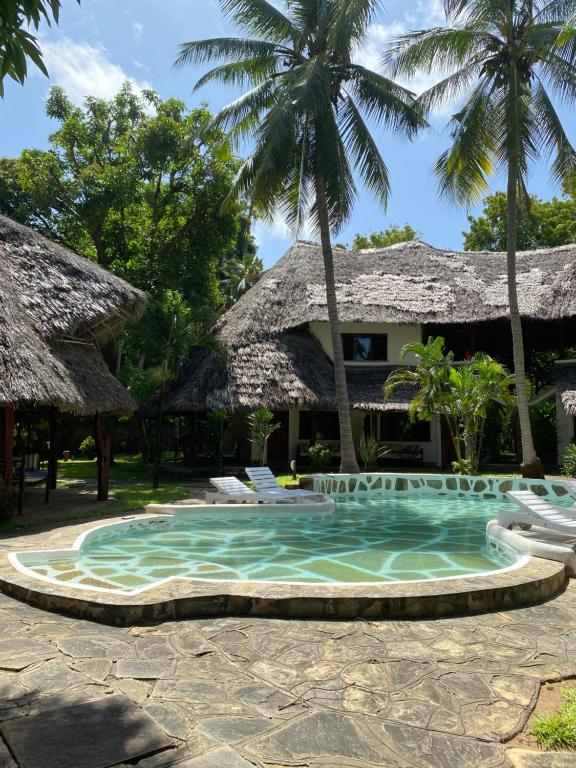 Bazén v ubytování Kilili Baharini Resort & Spa nebo v jeho okolí