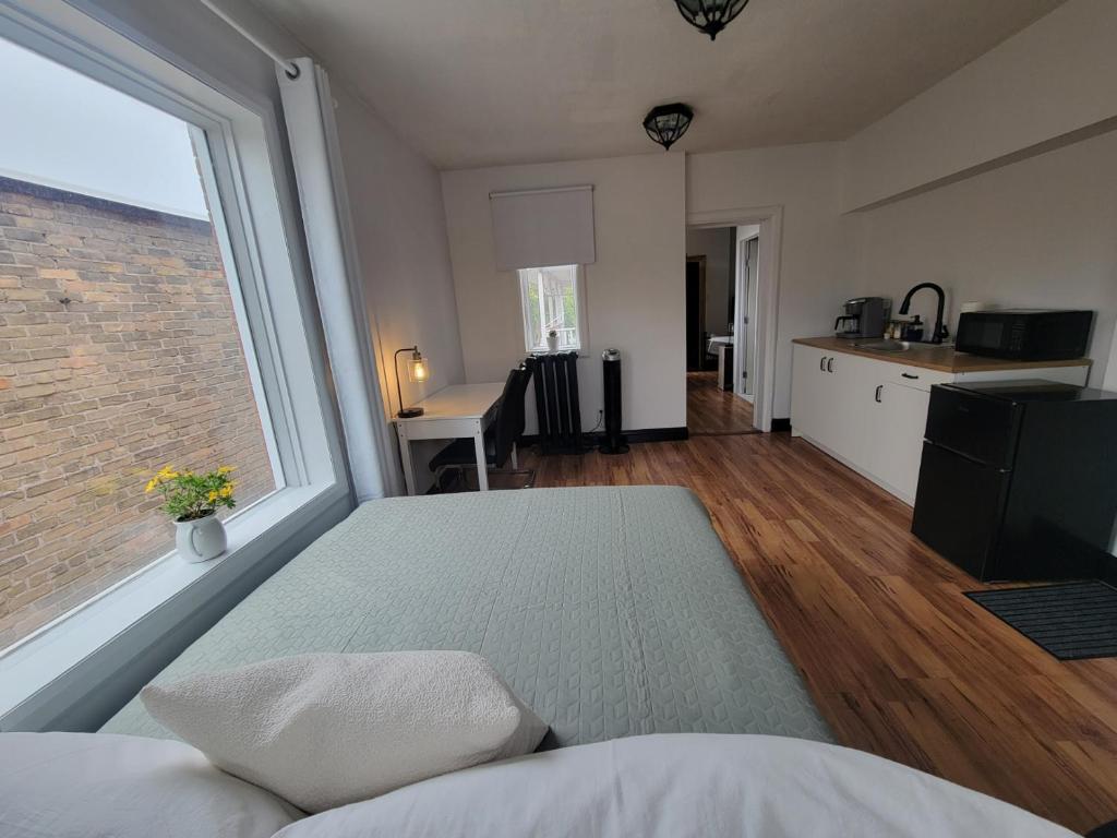 Postel nebo postele na pokoji v ubytování Stone House Kenora