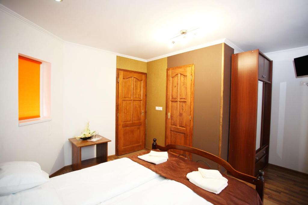 Postel nebo postele na pokoji v ubytování Mirage Hotel