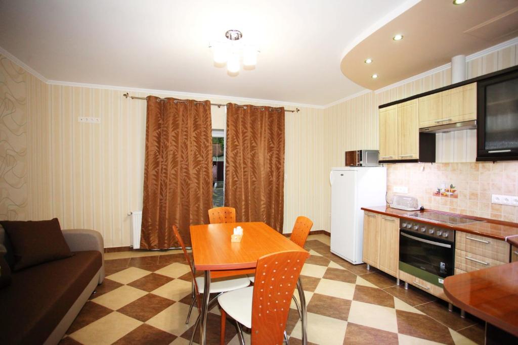 Kuchyň nebo kuchyňský kout v ubytování Mirage Hotel