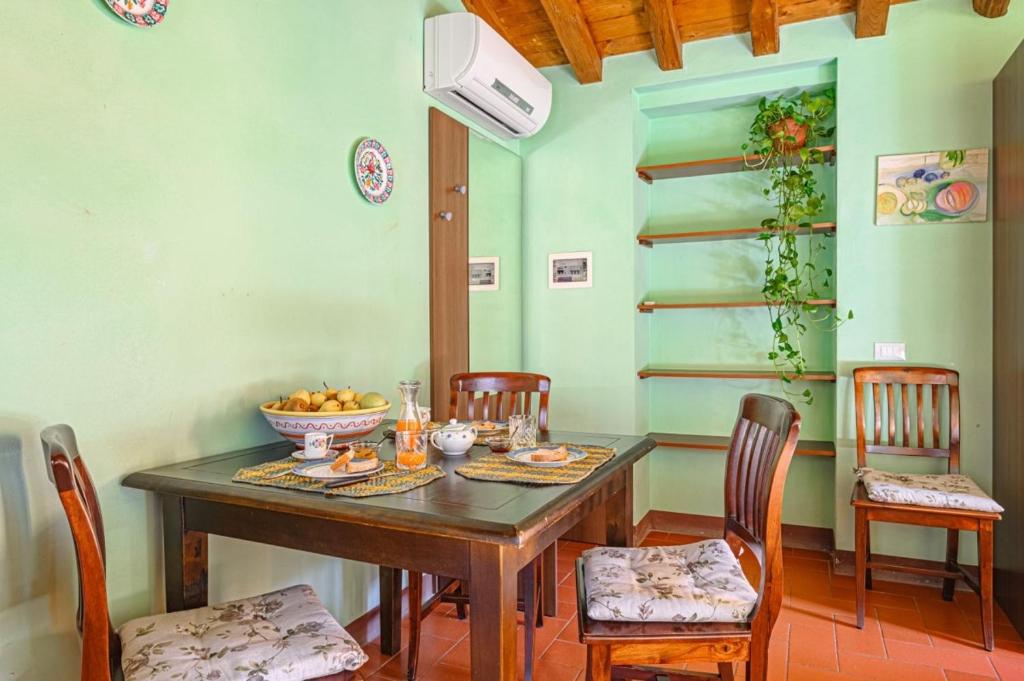 A seating area at Agriturismo Pian di Fiume