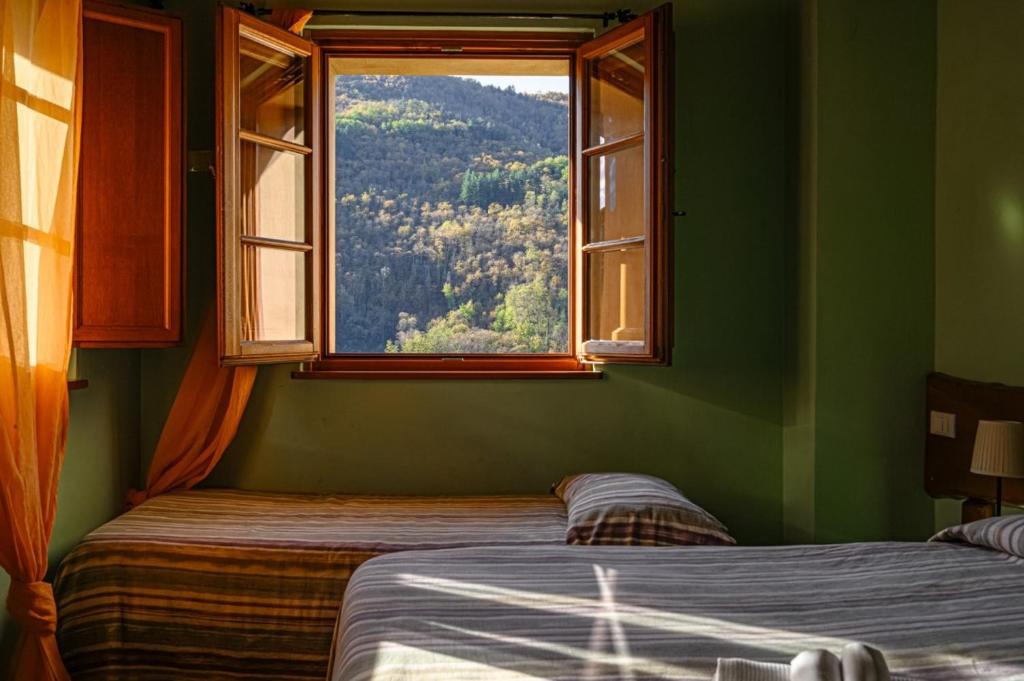 A bed or beds in a room at Agriturismo Pian di Fiume