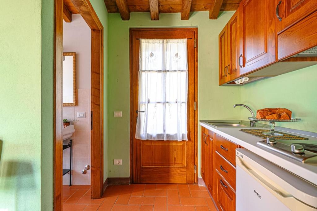 A kitchen or kitchenette at Agriturismo Pian di Fiume