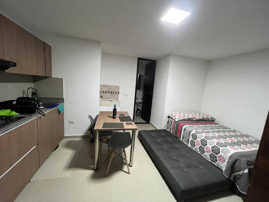 Kuchyň nebo kuchyňský kout v ubytování Apartaestudio entero cerca estacion metro Itagui