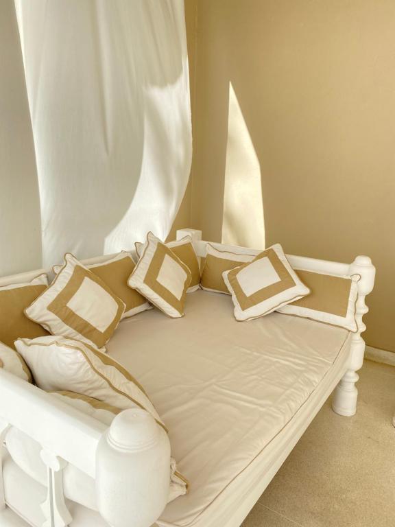 Postel nebo postele na pokoji v ubytování Kilili Baharini Resort & Spa