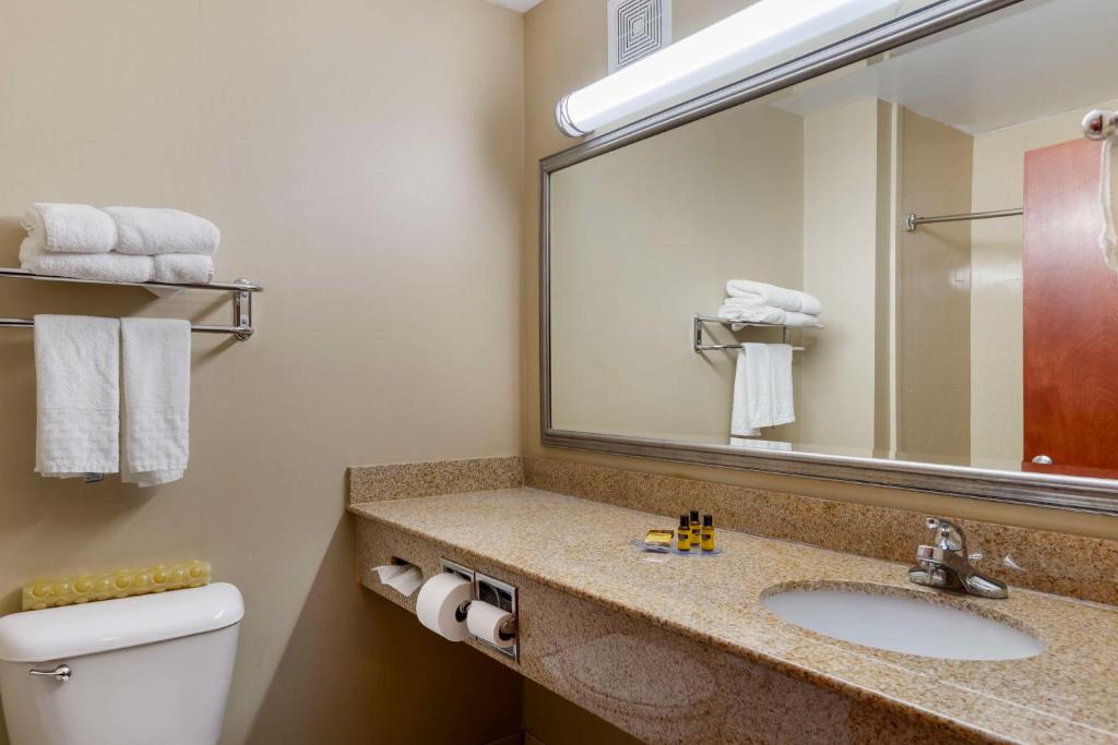 Best Western Plus Hopewell Inn - Habitación Queen Con Cocina Americana