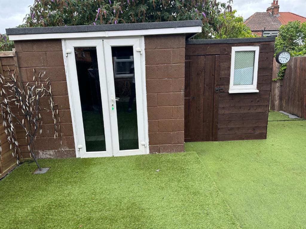 Cuddle in a Pub-ble - Housity