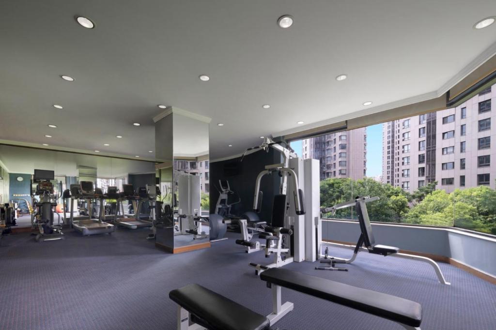 Fitness centrum a/nebo fitness zařízení v ubytování DoubleTree by Hilton Shanghai Pudong - Present welcome cookie