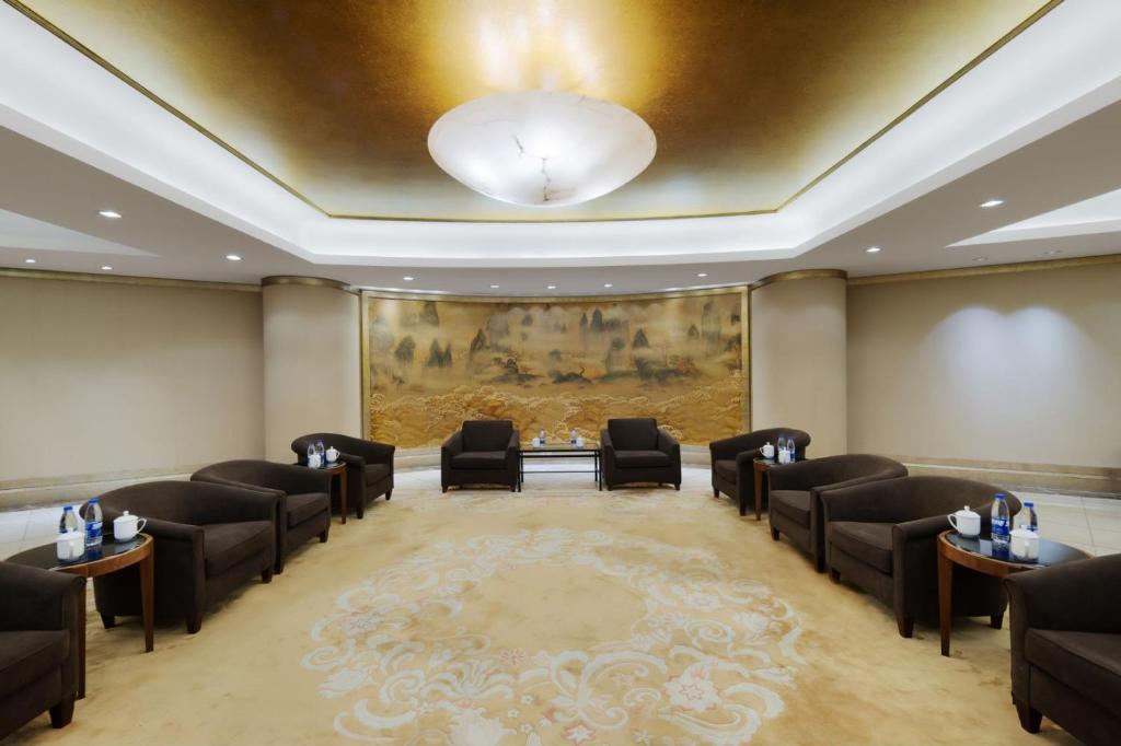 Posezení v ubytování DoubleTree by Hilton Shanghai Pudong - Present welcome cookie