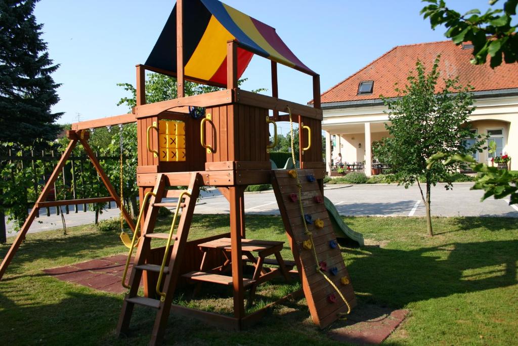 Area giochi per bambini di Gostišče - Guest house STARI HRAST