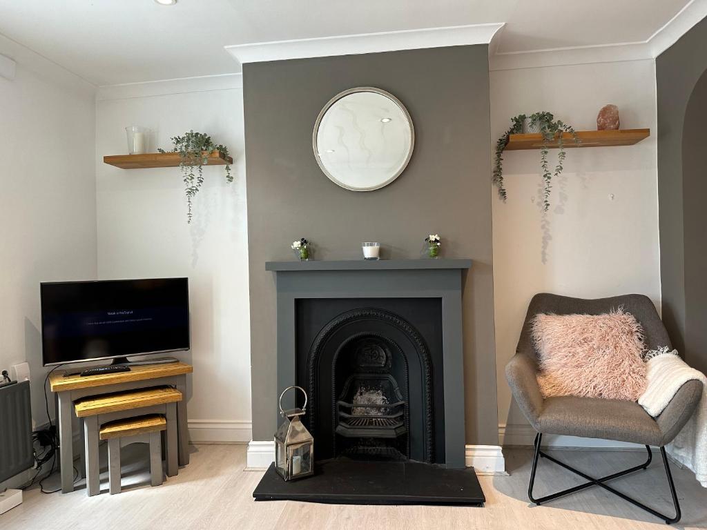 Cute 2 Bed Town House and Garden, Ealing (updated prices 2024)