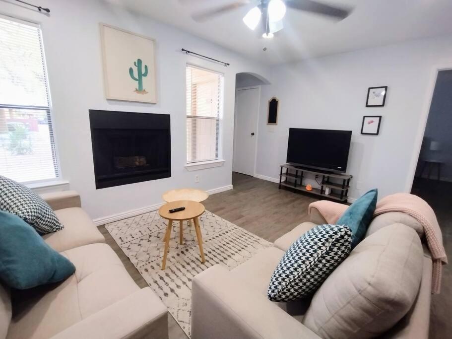 a living room with a couch and a tv at Mountain Foot Condo - Near Tempe and PHX Airport in Phoenix