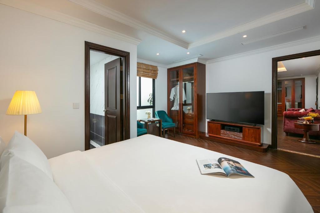 MAY DE VILLE Crown Hotel - 3