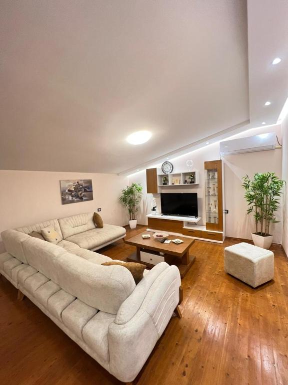 Villa Penthouse & Apartament - Imazhi 1
