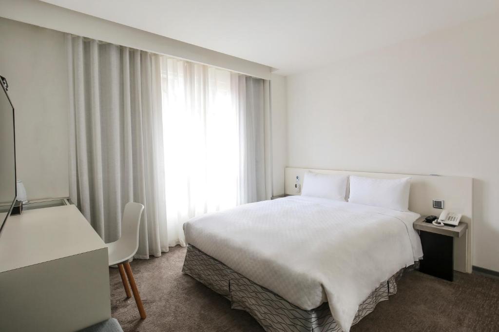 Postel nebo postele na pokoji v ubytování CityInn Hotel Taipei Station Branch II