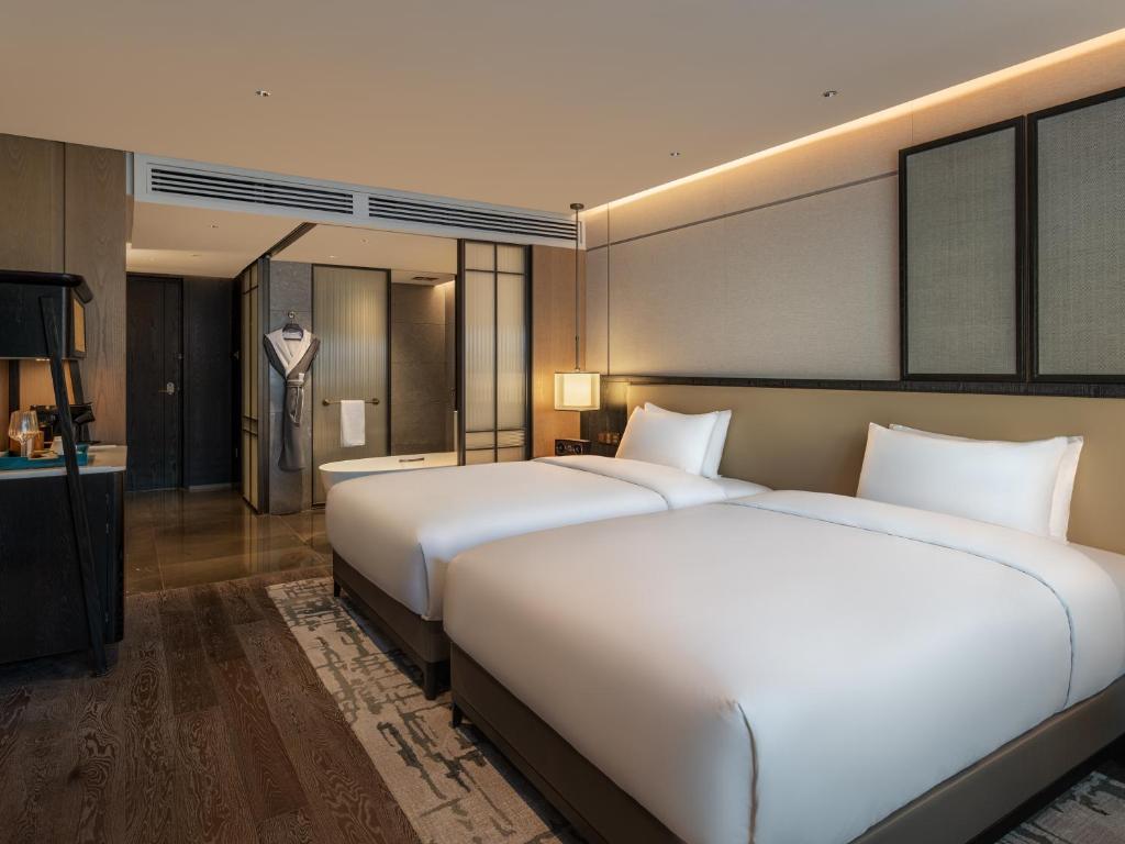 Postel nebo postele na pokoji v ubytování Prime Hotel Beijing Wangfujing