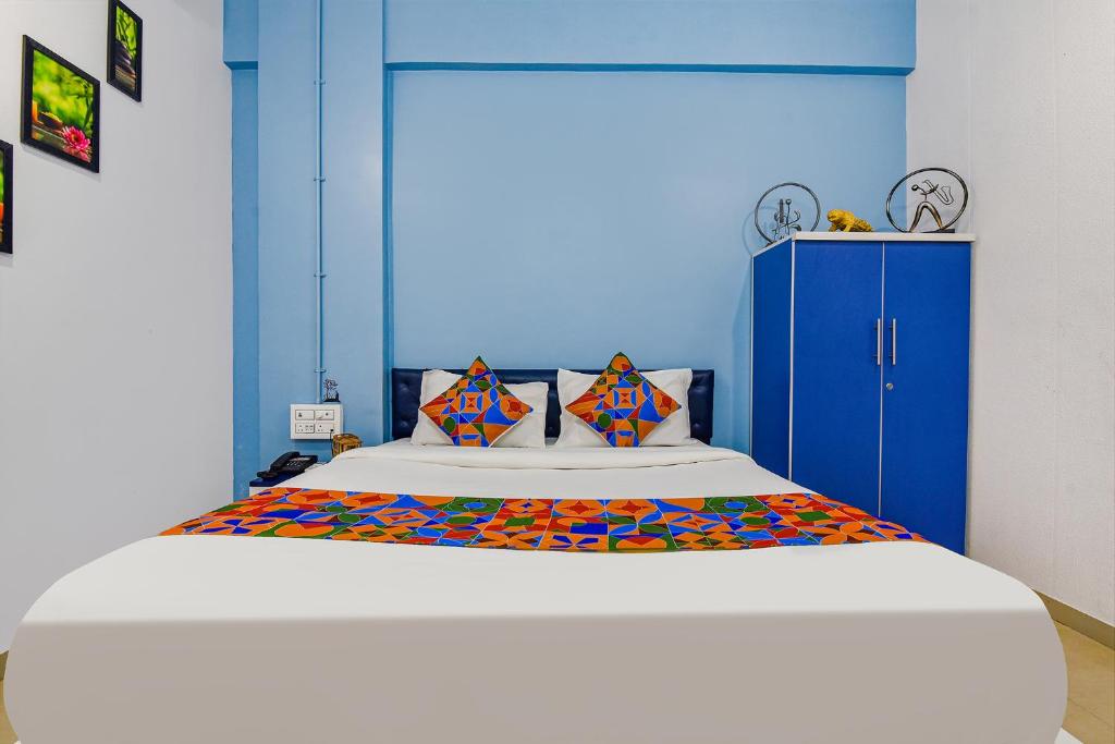 FabExpress Solitaire, Surat - Deluxe Room