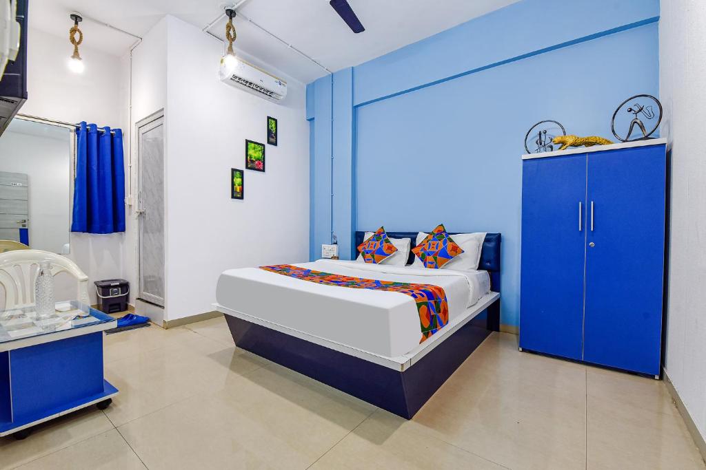 FabExpress Solitaire, Surat - Deluxe Zimmer