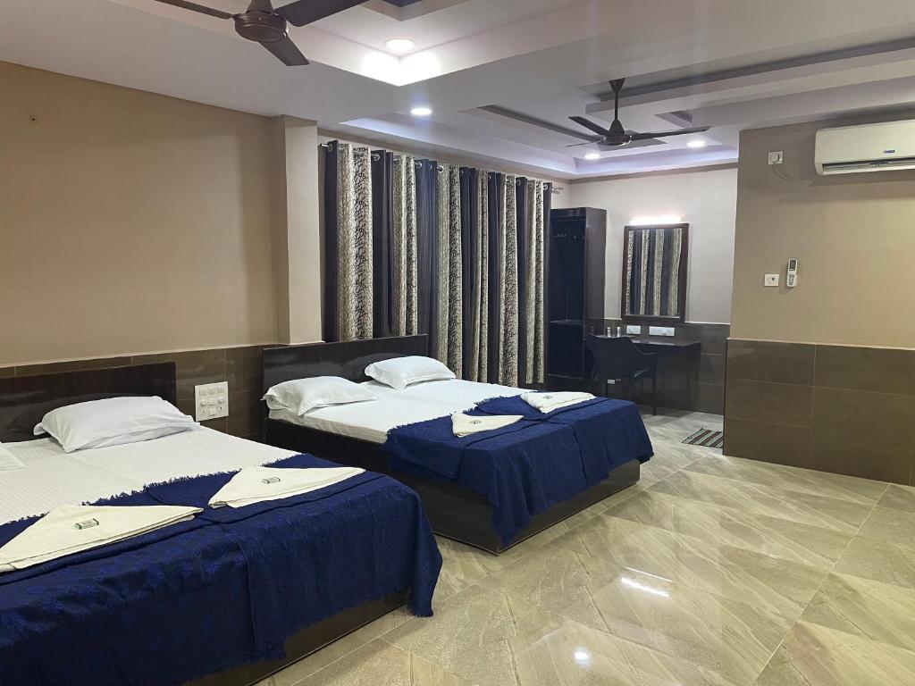 Postel nebo postele na pokoji v ubytování Hotel Sugam Karaikudi